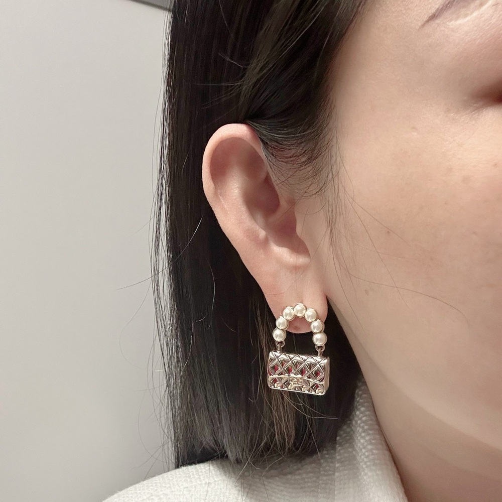 CHANEL Gold and Pearl classic bag Earrings